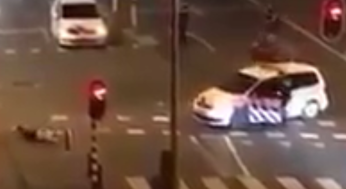 شاهد.. فيديو تعامل الشرطة الفرنسية مع منفذ هجوم الشانزليزيه