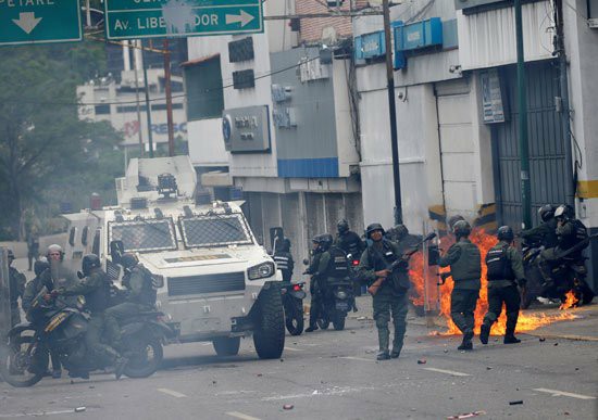 ‏اشتباكات بين قوات الامن ومحتجين في” فنزويلا” وعدد القتلى يرتفع