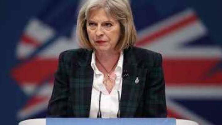 رئيسة الوزراء البريطانية معلقة علي انفجار مانشستر أرينا .