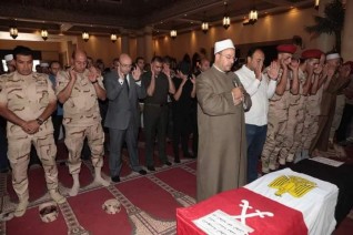 محافظ بني سويف يتقدم الجنازة العسكرية لشهيد القوات المسلحة العقيد أركان حرب" أسامة محمد عبد الحليم "