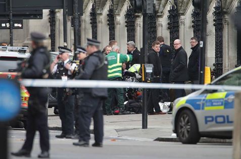 الشرطة البريطانية: 4 قتلى بينهم شرطي ومهاجم في هجوم لندن