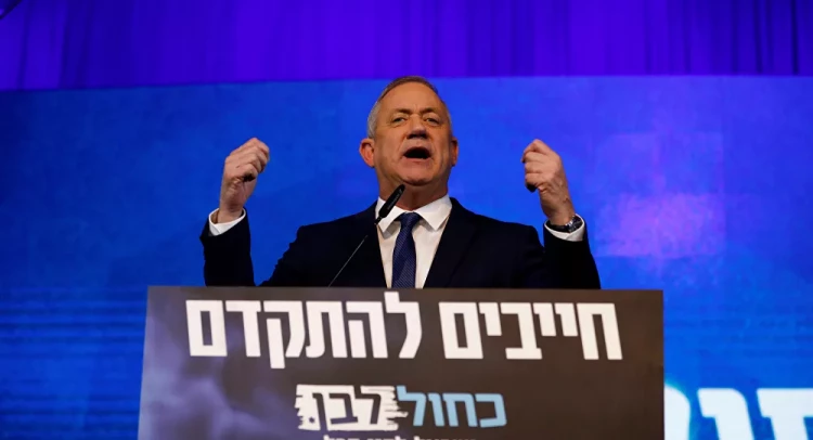 وزير الدفاع الإسرائيلي يحذر من "سباق تسلح" إذا امتلكت إيران السلاح النووي