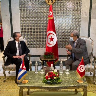 الجرندي يودع سفير جمهورية كوبا بتونس بمناسبة انتهاء مهامه عملة